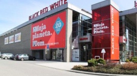 Black Red White wprowadza nowy standard salonów firmowych