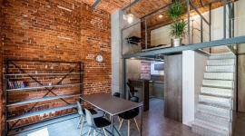 Wrocławski loft wnętrzem roku? Zagłosuj! LIFESTYLE, Dom - Beton na ścianach, metal na podłodze, huśtawka zamontowana pod sufitem. Wrocławski loft Nowej Papierni został nominowany w plebiscycie Polskie Wnętrze 2016. Głosowanie trwa do końca lutego.