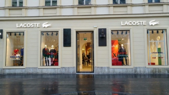 Lacoste w Pradze – zabytkowe wnętrze z nowoczesnym sznytem