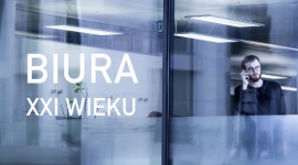 Biura XXI wieku – co to znaczy? BIZNES, Nieruchomości - Udział energii elektrycznej zużywanej przez najemców w całkowitym bilansie energetycznym budynku sięga nawet 65%, a trafne inwestycje w infrastrukturę mogą przynieść oszczędności na poziomie 500 000 zł rocznie. Wątki te będą poruszać prelegenci konferencji „Biura XXI wieku”.