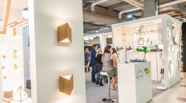 Oświetlenie BRITOP Lighting na Targach Warsaw Home Expo 2017 LIFESTYLE, Dom - Polska marka oświetleniowa BRITOP Lighting zaprezentowała podczas Targów Warsaw Home Expo 2017 premiery lamp wykonanych z drewna, betonu i metalu. Stoisko cieszyło się dużą popularnością wśród odwiedzających.