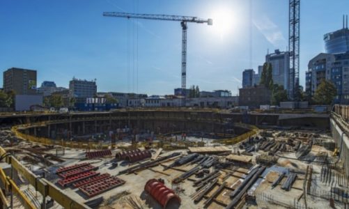 Mennica Legacy Tower z płytą fundamentową