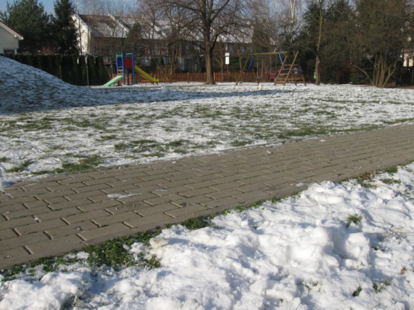 SPADŁ ŚNIEG, CZYLI JAK ODŚNIEŻAĆ NAWIERZCHNIĘ Z KOSTKI BRUKOWEJ