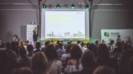 Konferencja PLGBC Dzień Ziemi z zielonym budownictwem za nami! BIZNES, Nieruchomości - Podczas Konferencji PLGBC Dzień Ziemi z zielonym budownictwem rozmawiano o przyszłości miast. Dyskutowano o nowych koncepcjach urbanistycznych i potrzebach mieszkańców. Mówiono o roli architekta w kształtowaniu przestrzeni.