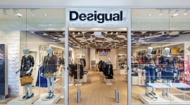 Desigual w Galerii Krakowskiej. Pierwszy salon z regularną kolekcją w Małopolsce BIZNES, Nieruchomości - Do grona najemców Galerii Krakowskiej dołączyła hiszpańska marka Desigual. Nowo otwarty salon w największej Galerii w centrum Krakowa jest czwartym w Polsce, a pierwszym w Krakowie firmowym sklepem marki z regularną kolekcją.