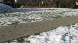 ŚNIEG I LÓD NA KOSTCE BRUKOWEJ BIZNES, Nieruchomości - Jak postępować ze śniegiem i lodem na nawierzchni z kostki brukowej.