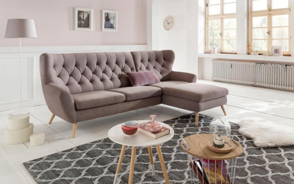 Jej wysokość sofa: meble na nożkach