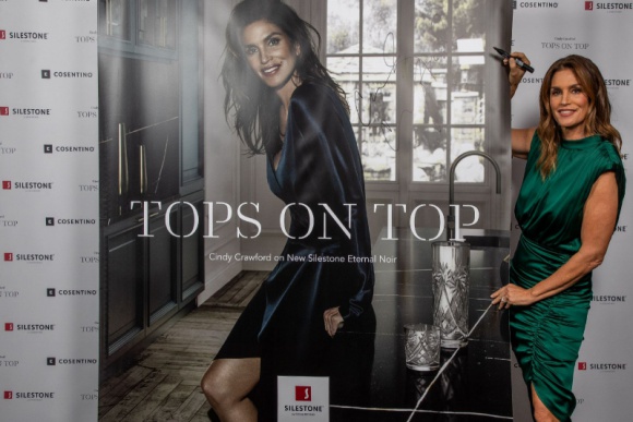 Cindy Crawford w nowej kampanii Silestone „Tops on Top 2019”