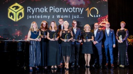 Nagrody Dekady w branży nieruchomości rozdane! BIZNES, Nieruchomości - 21 listopada 2019 r. w warszawskim hotelu Westin odbyła się uroczysta Gala jubileuszowa, zorganizowana z okazji 10 –lecia istnienia portalu RynekPierwotny.pl. Podczas uroczystości podsumowano ostatnią dekadę na rynku mieszkaniowym, oraz rozdano specjalne nagrody jubileuszowe.