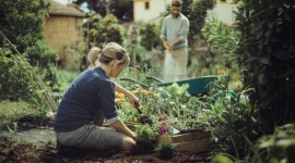 5 kluczowych narzędzi w każdym ogrodzie – inspiracje Fiskars LIFESTYLE, Dom - Szybkimi krokami zbliża się wiosna i intensywny czas pracy w ogrodzie. Czym powinien kierować się właściciel przydomowego ogródka kompletując zestaw niezbędnych narzędzi? Przynajmniej 5 narzędzi to niezbędnik bez którego ani rusz. Spróbujmy je wybrać.