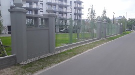 Rekonstrukcja zabytkowego ogrodzenie Vilda Park zakończona BIZNES, Nieruchomości - Zakończono rewitalizację zabytkowego ogrodzenia, na terenie inwestycji Vilda Park zrealizowanej przez BPI Real Estate Poland przy ul. Droga Dębińska w Poznaniu.