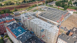 Nowa Zajezdnia Wrocław na ostatniej prostej BIZNES, Nieruchomości - Oryginalna architektura, podwyższony standard wykończenia, charakterystyczne wykusze oraz prawie 200 mieszkań różnego typu. To wszystko w budynku mieszkalnym koło zajezdni na wrocławskim Nadodrzu. Inwestycja Bouygues Immobilier Polska niedługo będzie gotowa.