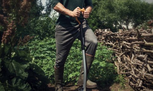 Przekopywanie gleby – jesienne prace w ogrodzie z Fiskars