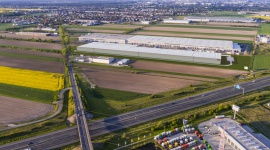 SEGRO Logistics Park Poznań, Komorniki rośnie wraz z klientami BIZNES, Nieruchomości - Colquimica Adhesives, światowy producent przemysłowych substancji klejących, przedłużyła umowę najmu powierzchni magazynowej liczącej 7 300 m2 zlokalizowanej na terenie SEGRO Logistics Park Poznań, Komorniki.