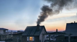 W powietrzu już czuć smog. Rekuperacja w domu może nas przed nim uchronić LIFESTYLE, Dom - Temat smogu powraca jak bumerang. To zjawisko atmosferyczne powstałe w wyniku wymieszania się powietrza z dymem i spalinami przybiera na sile szczególnie w okresie jesienno-zimowym. Przedostaje się również do naszych domów, stanowiąc zagrożenie dla naszego zdrowia.